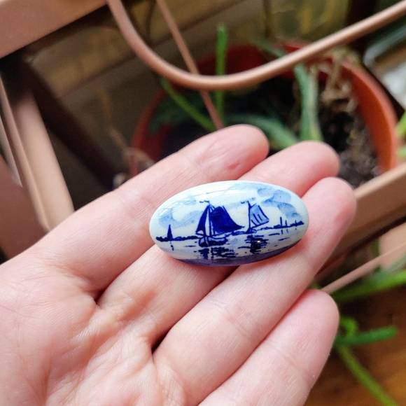 Vintage Dainty Holland Dutch Navy Blue Nautical Boat Boucher Lapel Brooch Pin - Picture 2 of 5